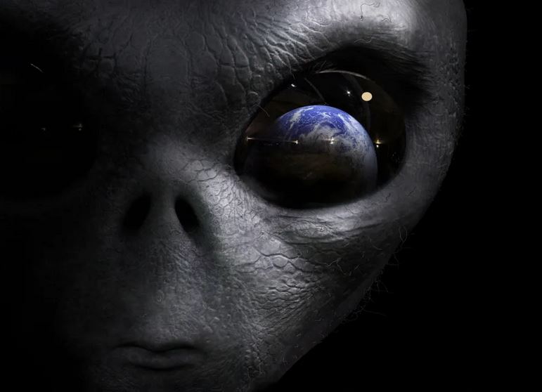 Harvard physicist searching for UFO evidence says humanity will view alien intelligence like ‘God’