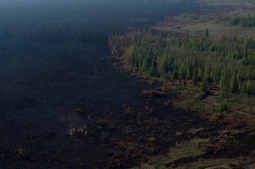 Entire town of Hay River in Canada ordered to leave as wildfires&nbsp;encroach