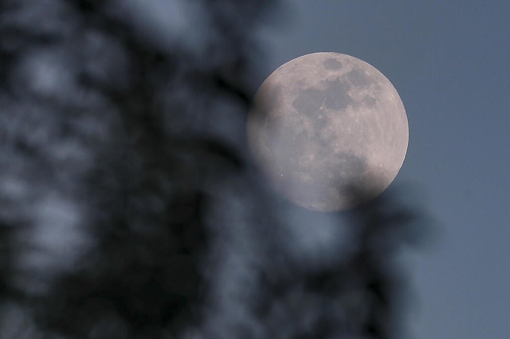 Look up: 2nd super moon this month to be seen in&nbsp;Israel