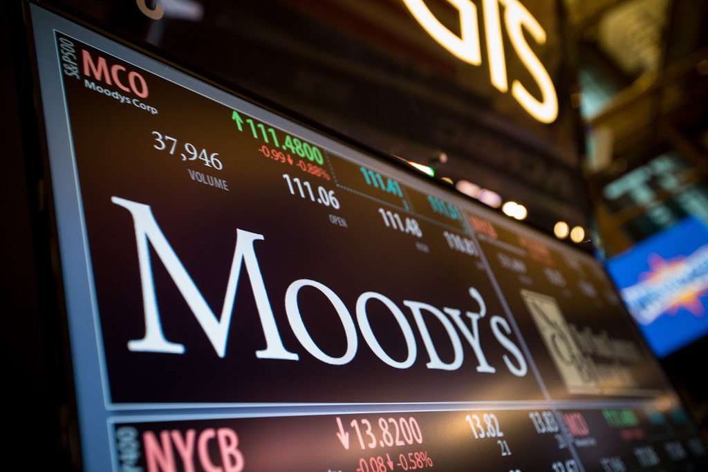 Moody’s cuts U.S. outlook to&nbsp;negative