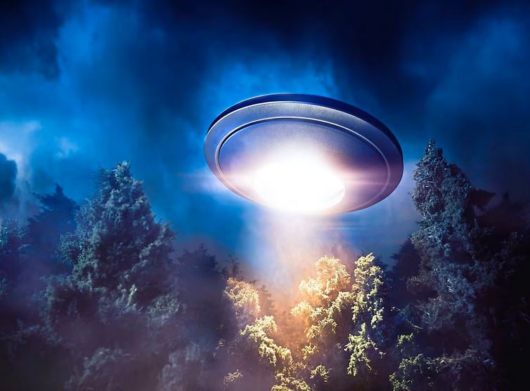 Top secret UFO meeting in Congress to reveal ‘classified’ details of illegal crash retrieval program – and US intelligence insider tells DailyMail.com what they believe will really happen behind closed&nbsp;doors
