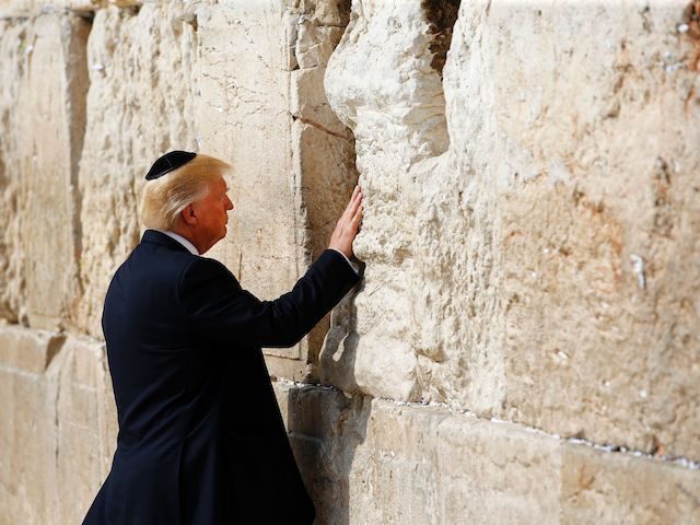 Hundreds of Israeli Jews Pray for Trump at Ancient&nbsp;Shiloh