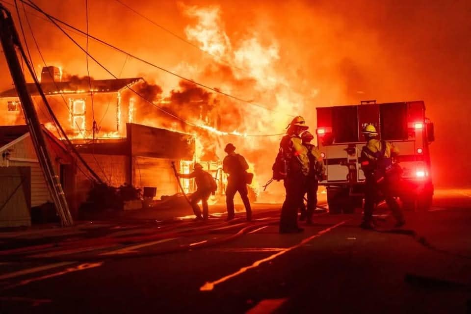 Celebrities forced to flee their ritzy mega-mansions in coastal Los Angeles. Three raging infernos threaten to raze the city to the ground. 