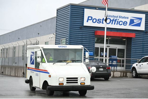 Trump Is Planning to Take Control of the Postal&nbsp;Service