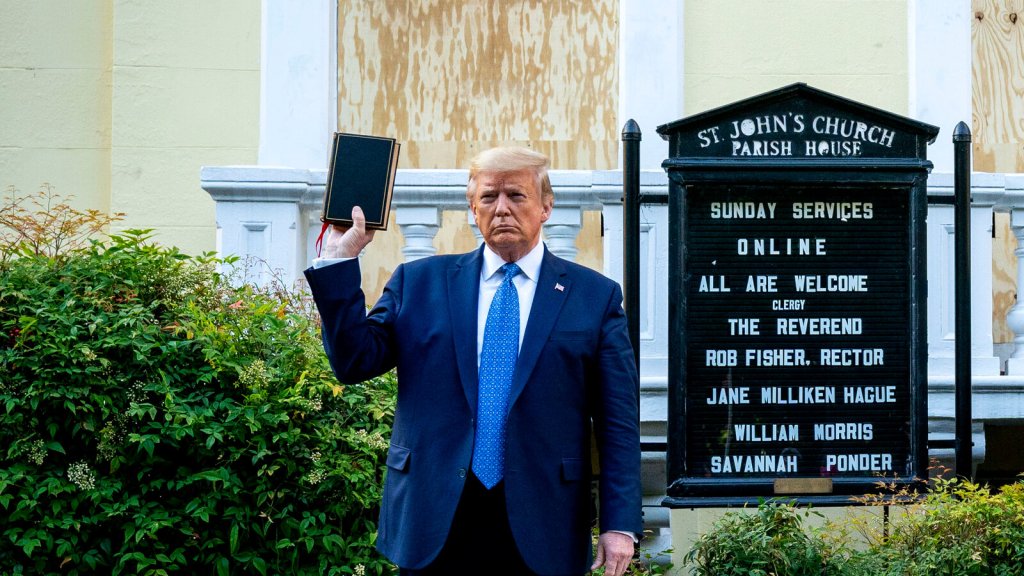 Trump reluctantly admits to not reading the Bible after being called out by&nbsp;Pastor