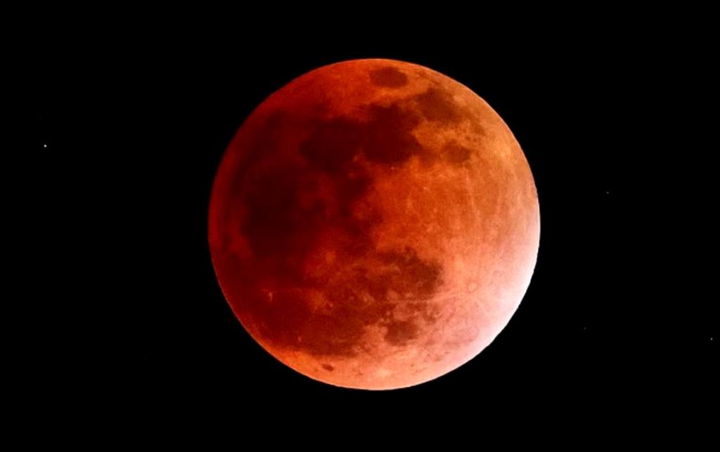 Blood moon over US ignites fears of biblical end-times&nbsp;warning